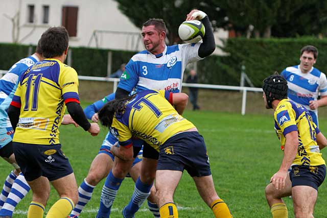 Gros match pour Valadier et la défense villeréalaise. Gros match pour Valadier et la défense villeréalaise.