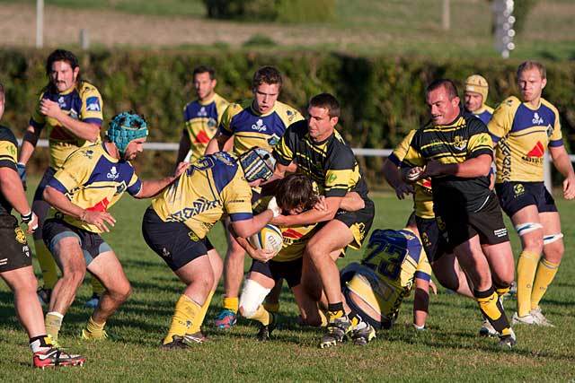 Argivier a payé de sa personne dans la lutte pour le ballon. Argivier a payé de sa personne dans la lutte pour le ballon.