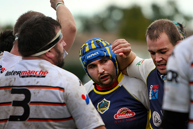 Nouaille et Beck, en première ligne, rendaient du poids mais ne cédèrent rien dans le combat... - Photo © jean-Paul Epinette - icimedia@free.fr Nouaille et Beck, en première ligne, rendaient du poids mais ne cédèrent rien dans le combat... - Photo © jean-Paul Epinette - icimedia@free.fr
