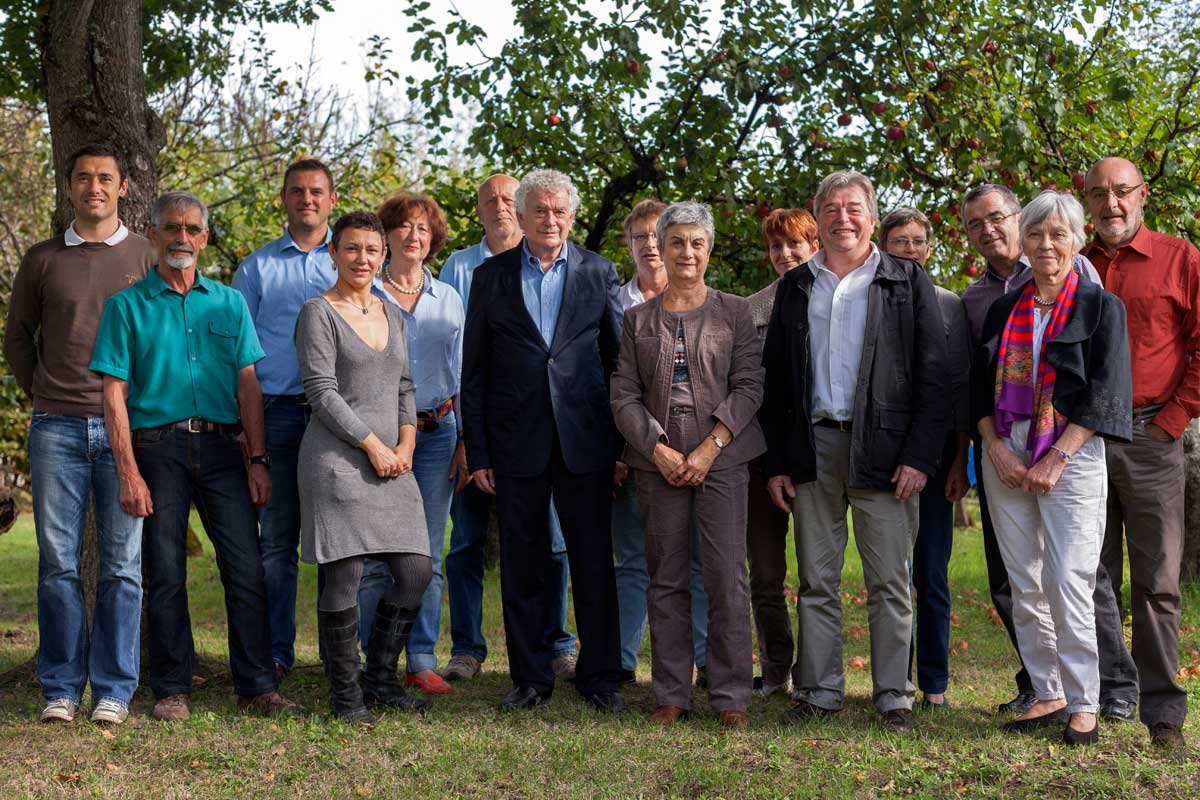 L'équipe municipale élue en mars 2014 réunie autour de Pierre-Henri Arnstam.|Photo © Jean-Paul Epinette. L'équipe municipale élue en mars 2014 réunie autour de Pierre-Henri Arnstam.|Photo © Jean-Paul Epinette.