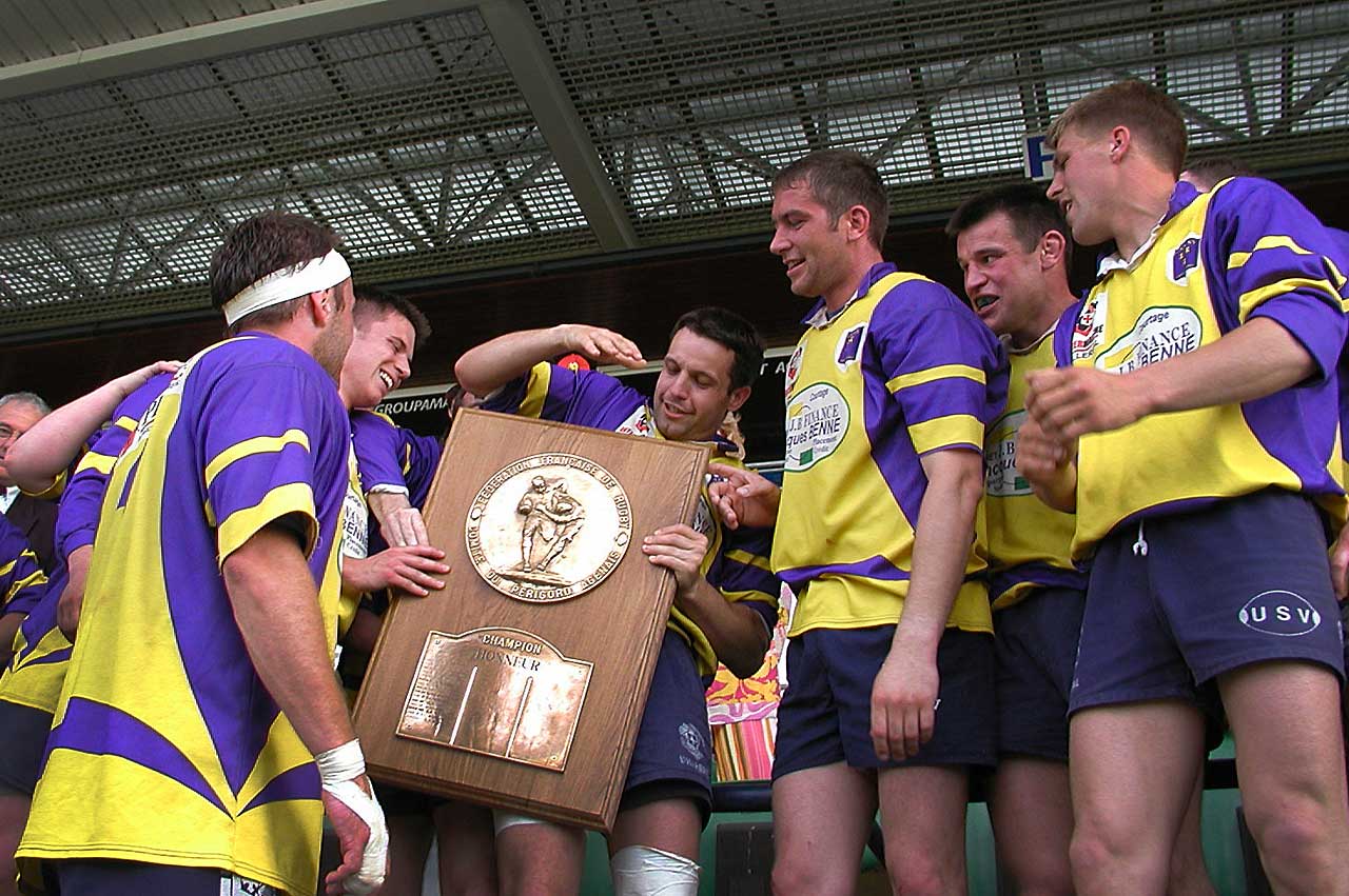 À son tour, l'équipe première est sacrée champion du Périgord-Agenais Honneur. L'USV réalise un prestigieux doublé ! - | Mémoire de Villeréal © Jean-Paul Épinette. À son tour, l'équipe première est sacrée champion du Périgord-Agenais Honneur. L'USV réalise un prestigieux doublé ! - | Mémoire de Villeréal © Jean-Paul Épinette.